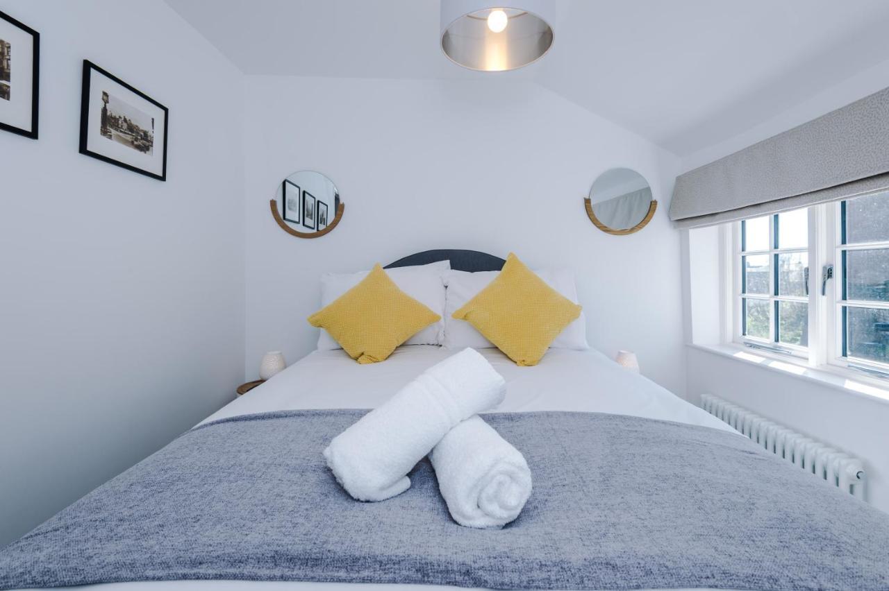 Stylish Home With Canal Views Chester Exteriör bild